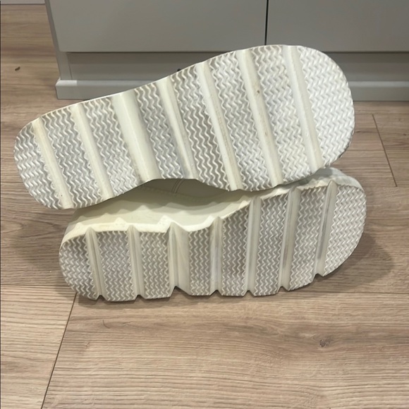 White Shaker 52 - Picture 7 of 10